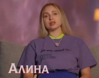 Девушка отпугнула парней навязчивостью и неловкими вопросами